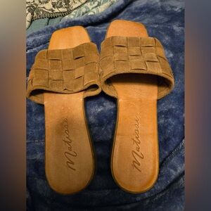 Brown suede basket weave design sandals!!